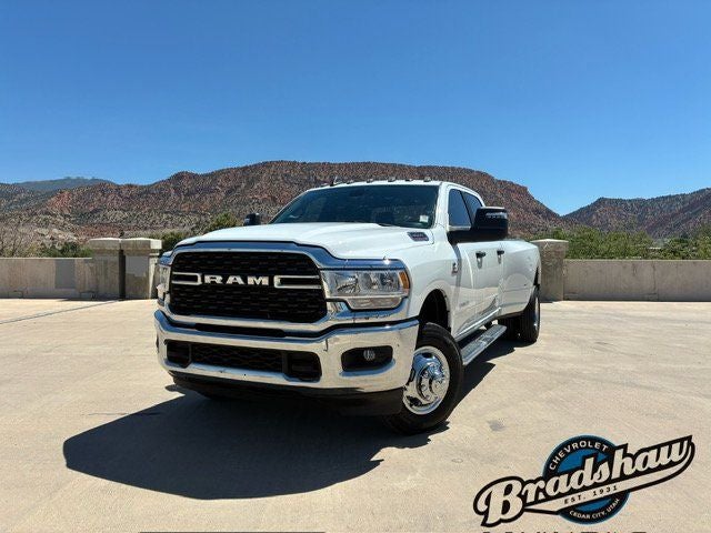 2024 RAM 3500 Big Horn Crew Cab Long Box 4 X 4 Dually in Bright White Clearcoat — front three-quarter view