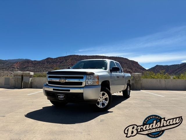2011 Chevrolet Silverado 1500 LT in Sheer Silver Metallic — front three-quarter view