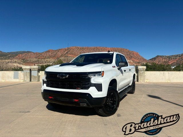 2024 Chevrolet Silverado 1500 LT Trail Boss in Summit White — front three-quarter view