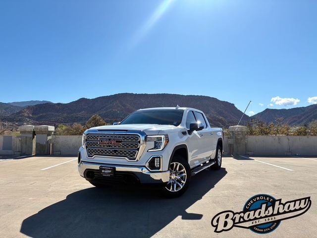 2021 GMC Sierra 1500 SLT in Summit White — front three-quarter view