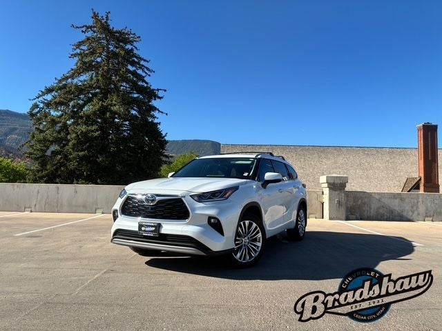 2023 Toyota Highlander Platinum in Pearl — front three-quarter view